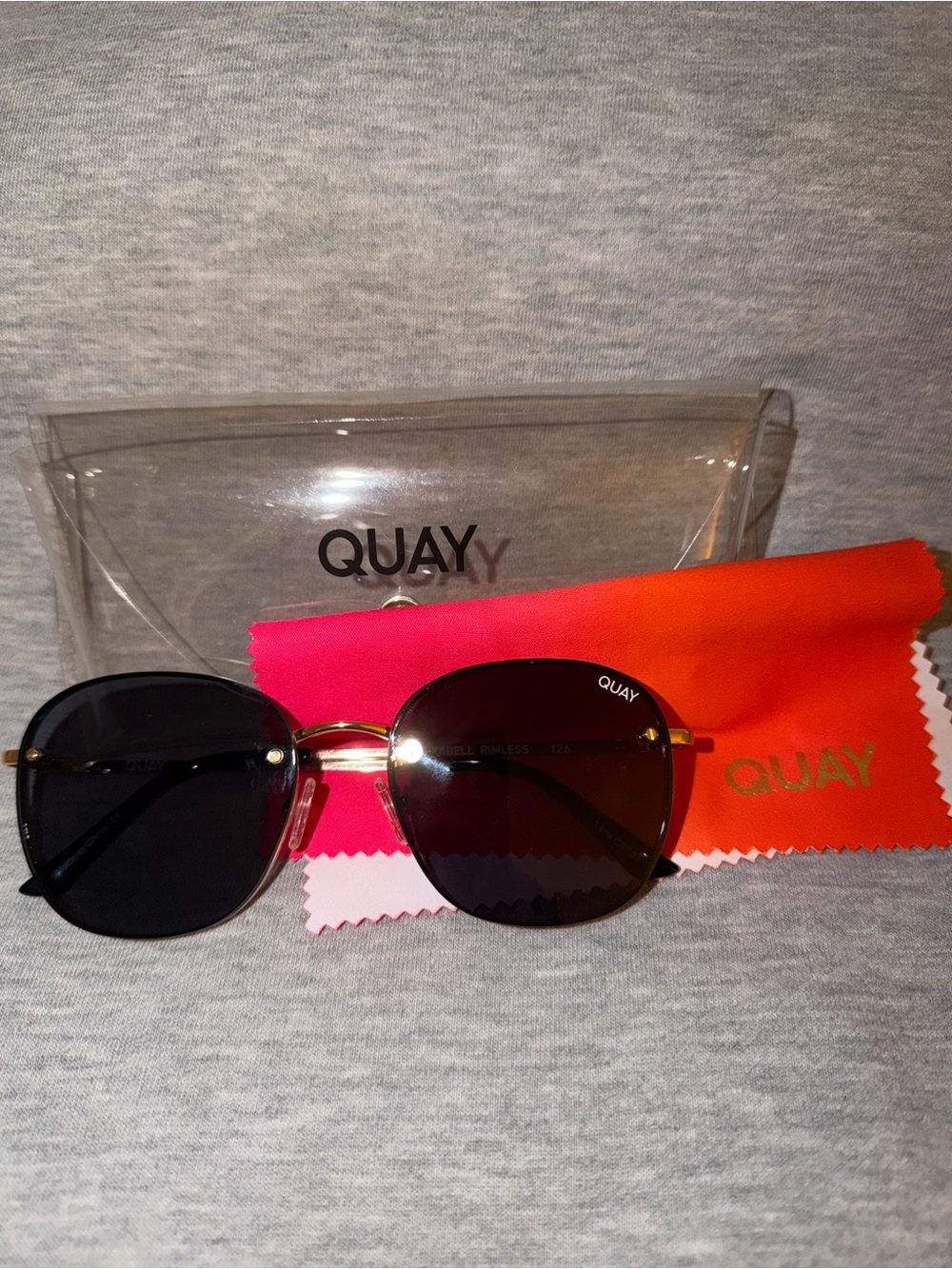Quay Australia JEZABELL RIMLESS
GOLD / SMOKE